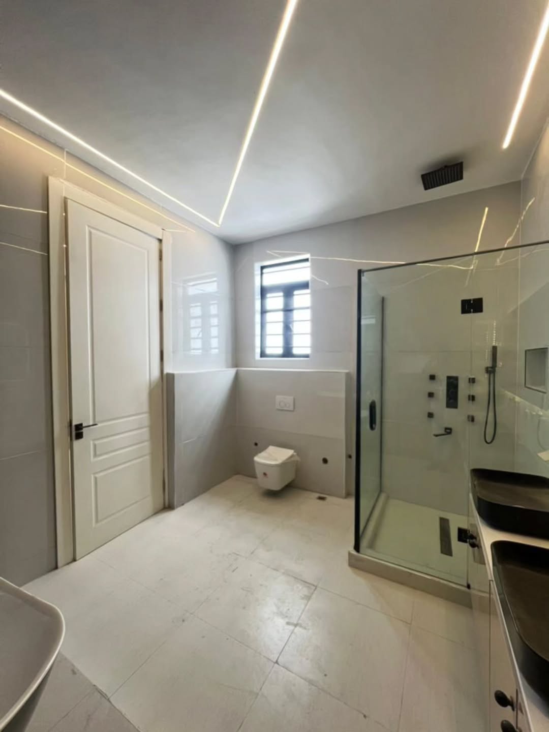 Lekki Phase 1 Grandeur: 5-Bed Duplex with Pool & Cinema