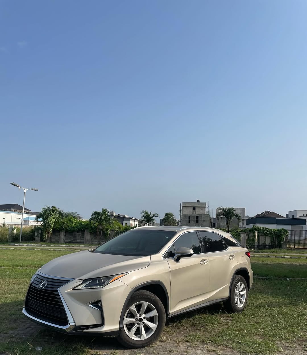 Luxury Lexus RX350: Sunroof & Tech Loaded