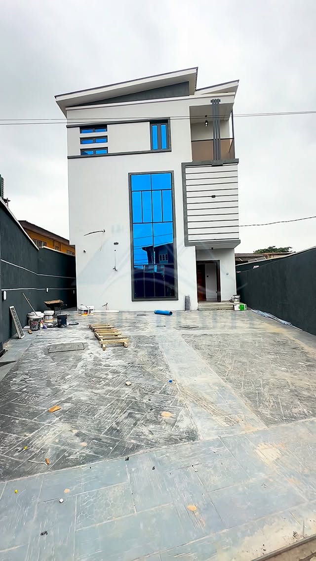 Stunning 4-Bed Duplex with BQ in Gbagada