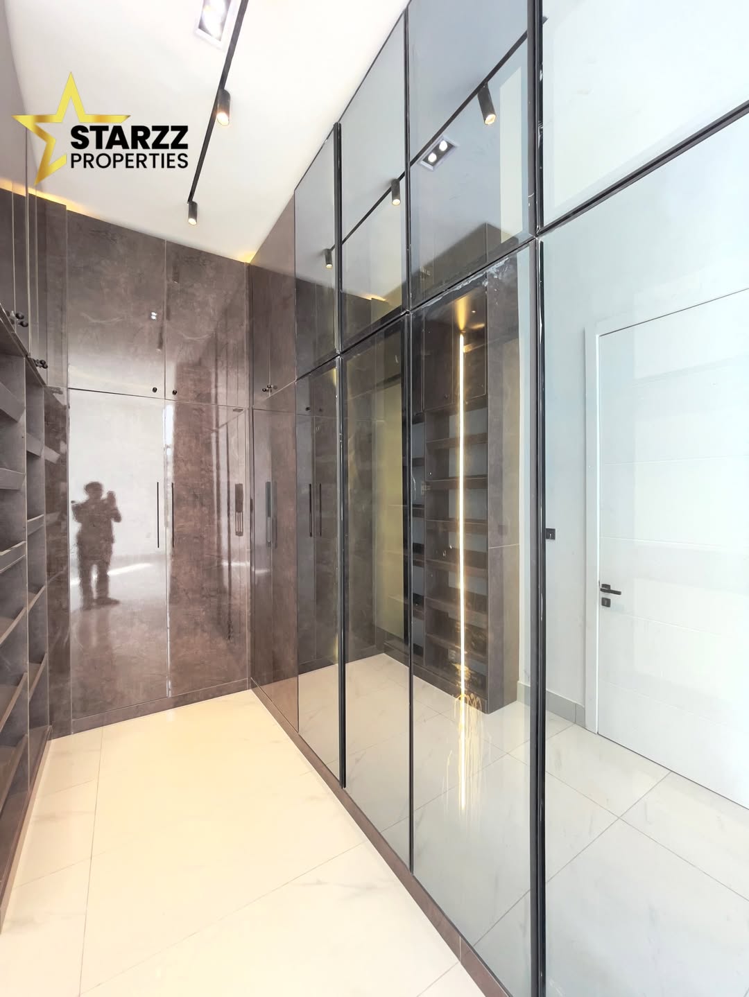 Lekki’s Ultimate 5-Bedroom Estate Oasis with Cinema & Pool