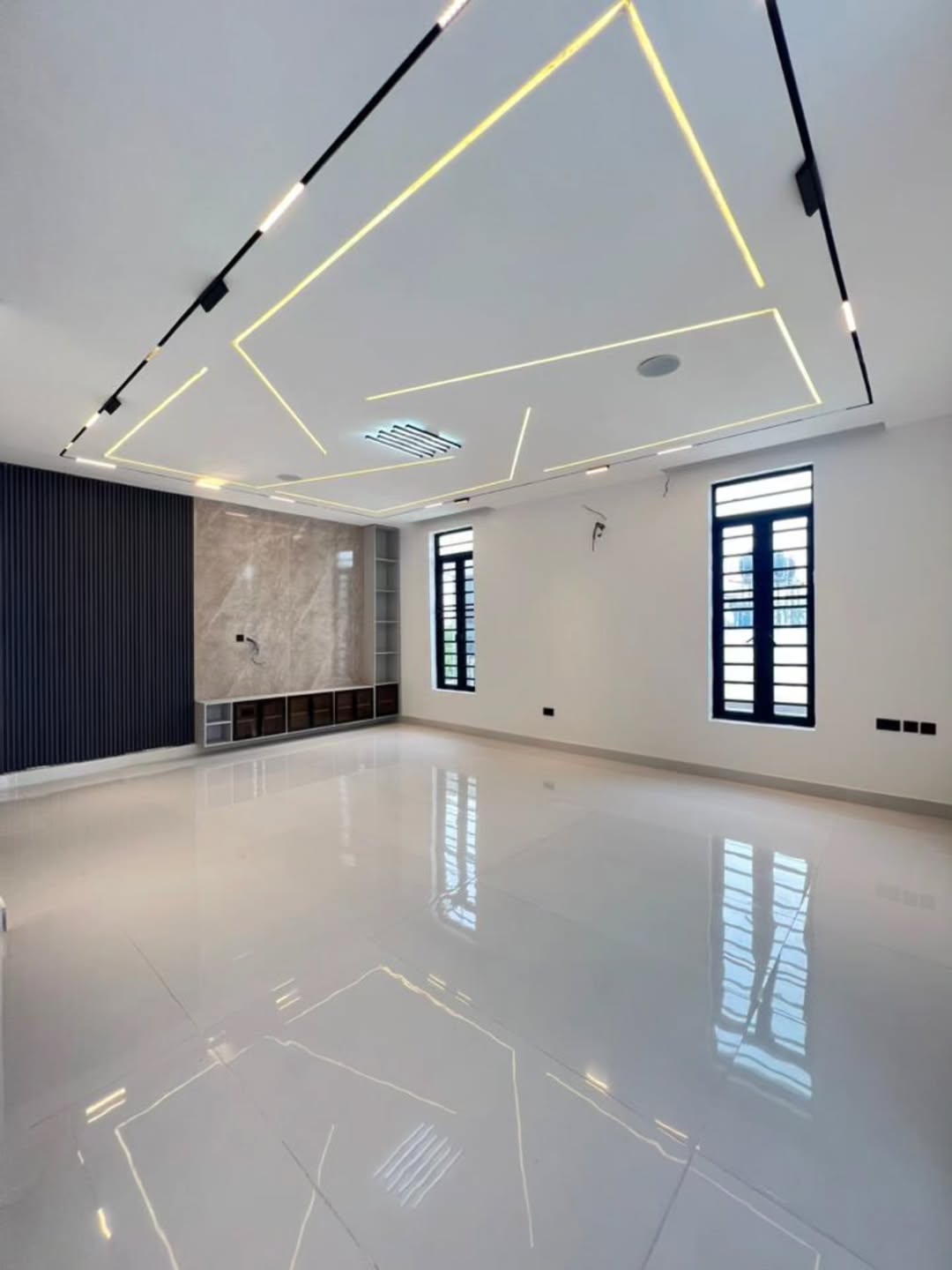 Lekki Phase 1 Grandeur: 5-Bed Duplex with Pool & Cinema