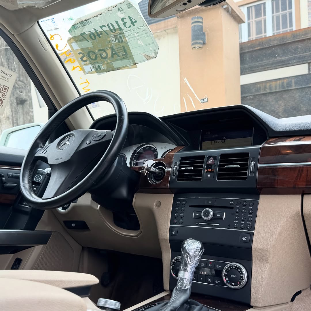 Luxury SUV: Smooth Drive, Ready to Own