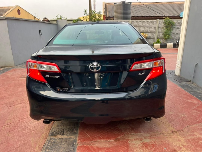 2014 Camry SE V6: Black Leather, Thumb Start, 16.7M