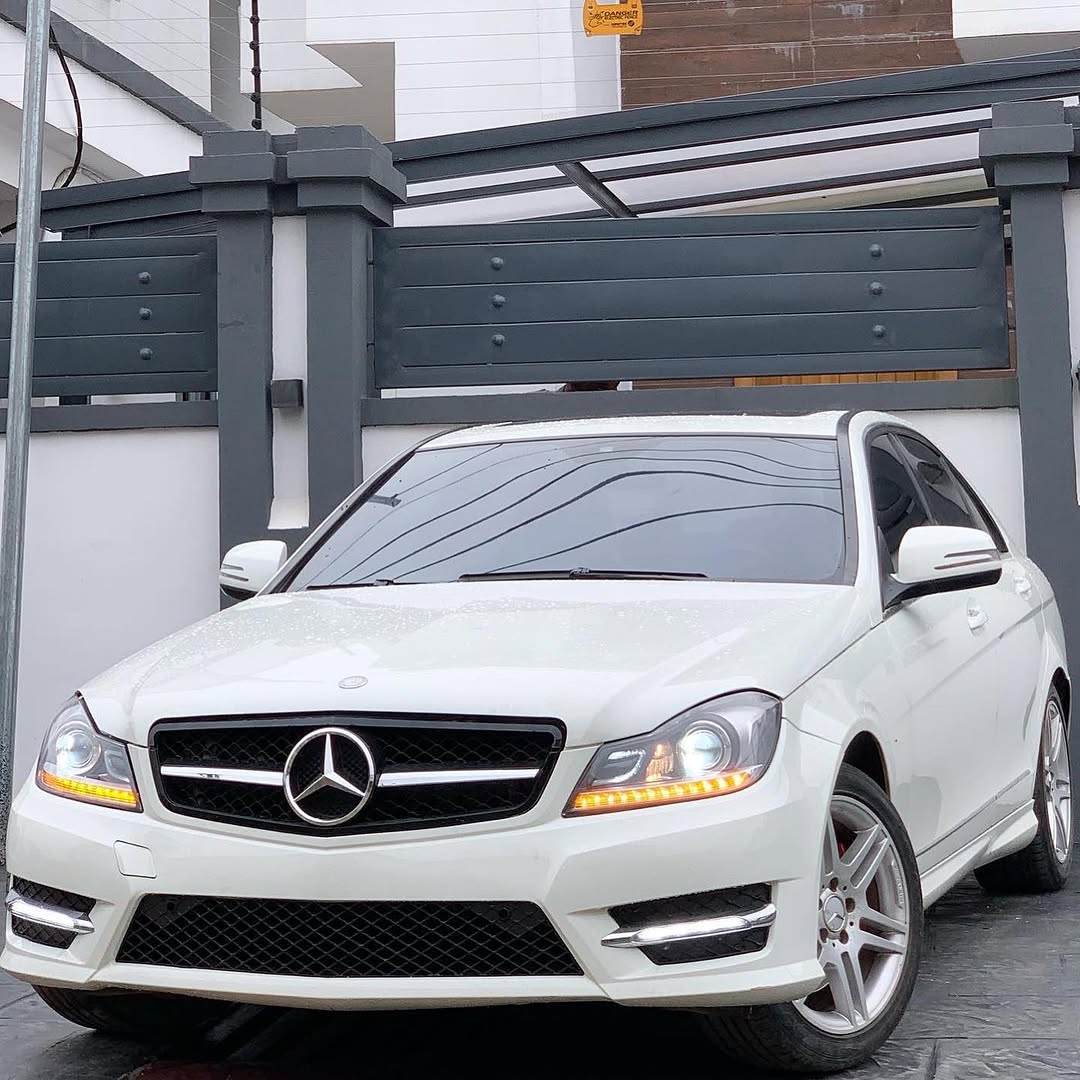 Luxury AMG Style: 2012 Mercedes C350