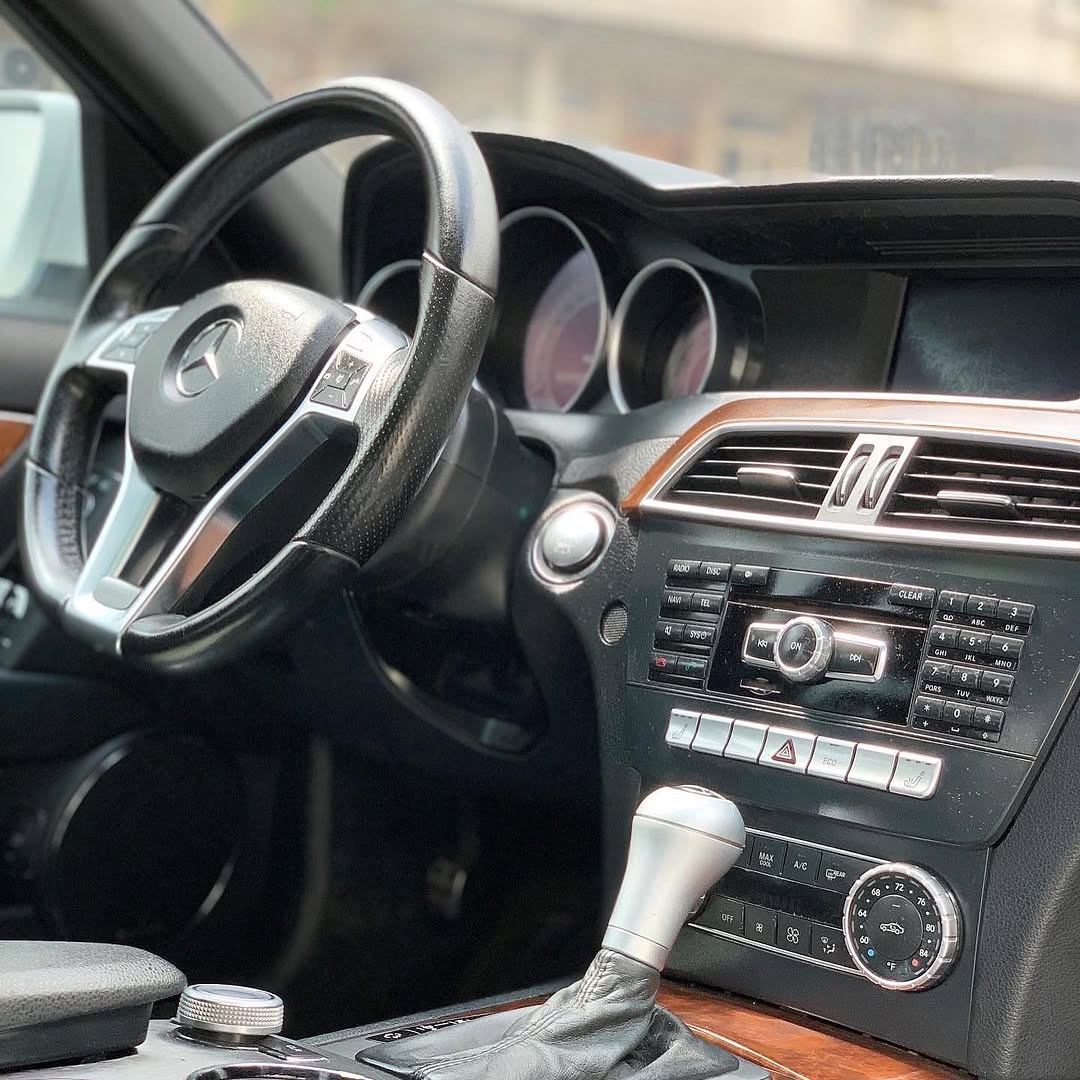 Luxury AMG Style: 2012 Mercedes C350