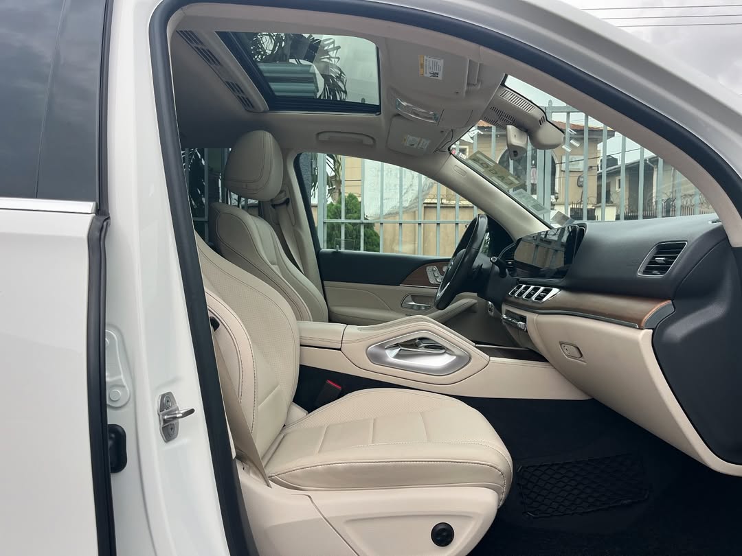 White on Brown GLE 350: Luxury & Tech Loaded
