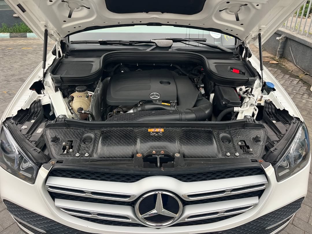 White on Brown GLE 350: Luxury & Tech Loaded