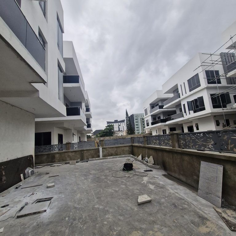 Ultimate Ikoyi Smart Estate: Pool, Gym & 6-Bed Luxury