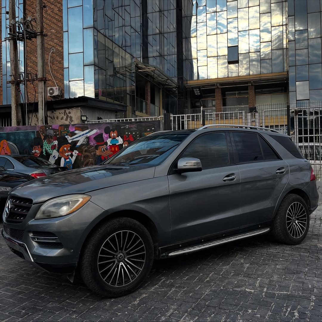 Luxury SUV: Thumbstart & Panoramic Roof