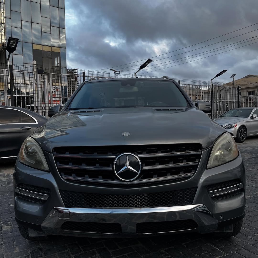 Luxury SUV: Thumbstart & Panoramic Roof