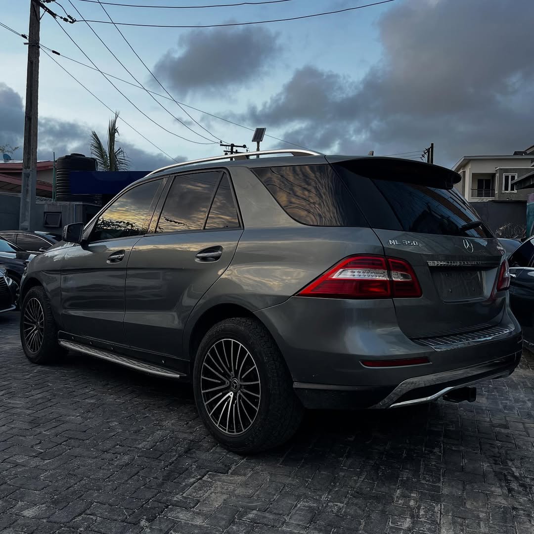 Luxury SUV: Thumbstart & Panoramic Roof