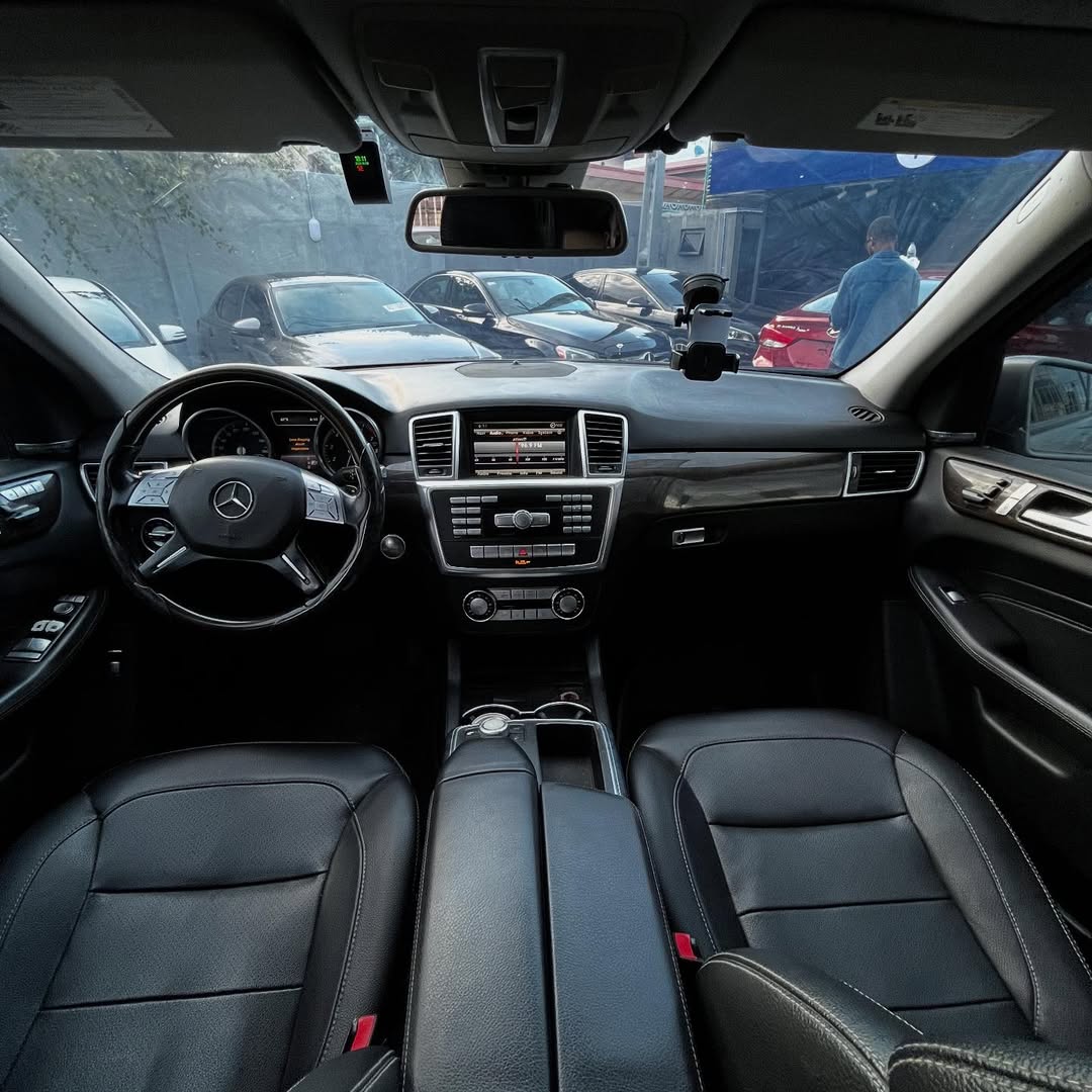 Luxury SUV: Thumbstart & Panoramic Roof