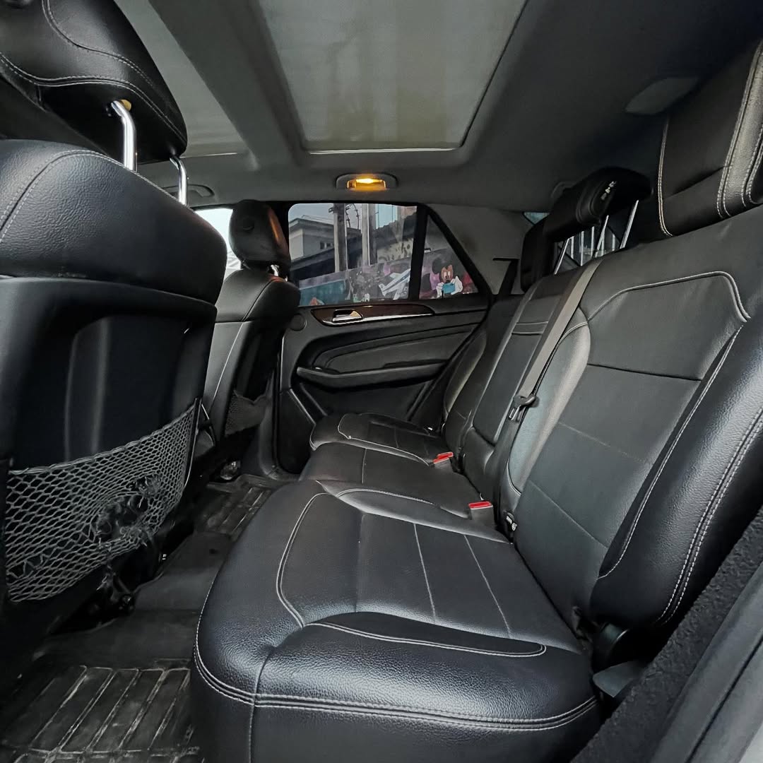 Luxury SUV: Thumbstart & Panoramic Roof