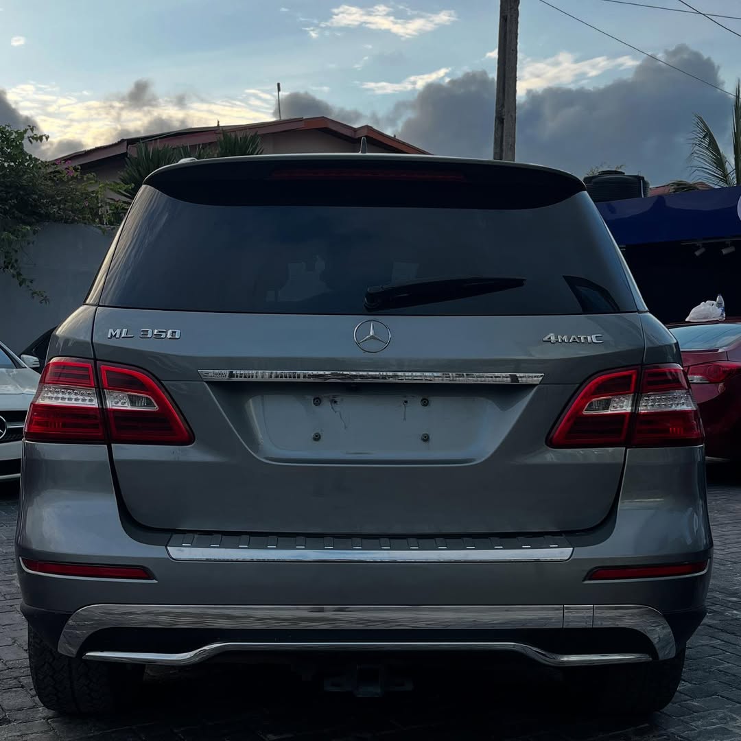 Luxury SUV: Thumbstart & Panoramic Roof