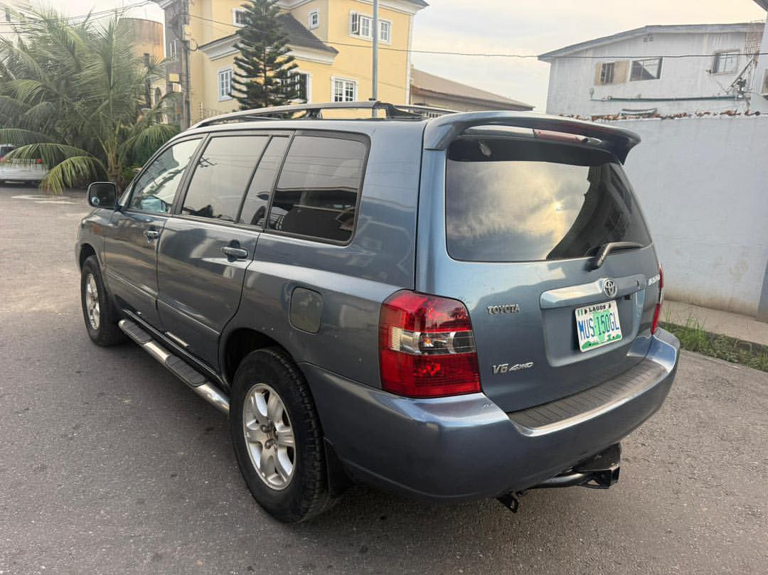 2005 Toyota Highlander – Luxury & Tech for ₦7.57m