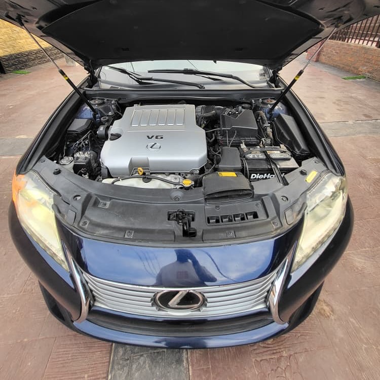 2013 Lexus ES350: Full Option Luxury, Drive for 40% Down