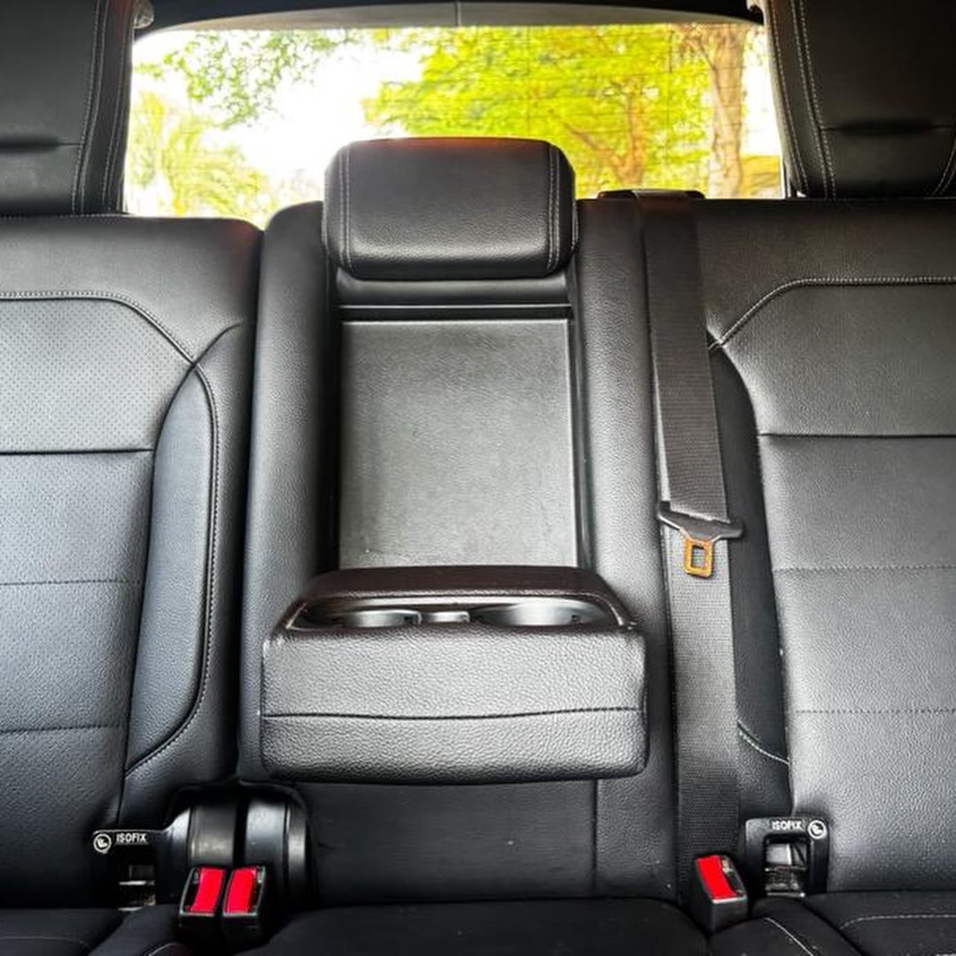 Luxury ML400: Panoramic Roof & Low Miles