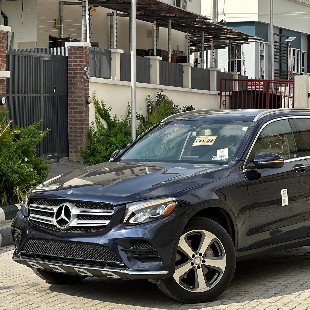 Luxury GLC300: Cream Leather & Heated Seats