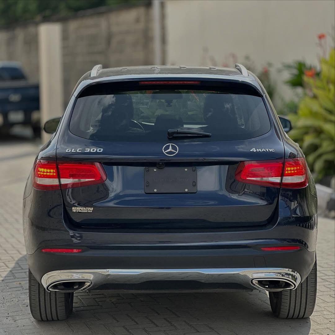 Luxury GLC300: Cream Leather & Heated Seats
