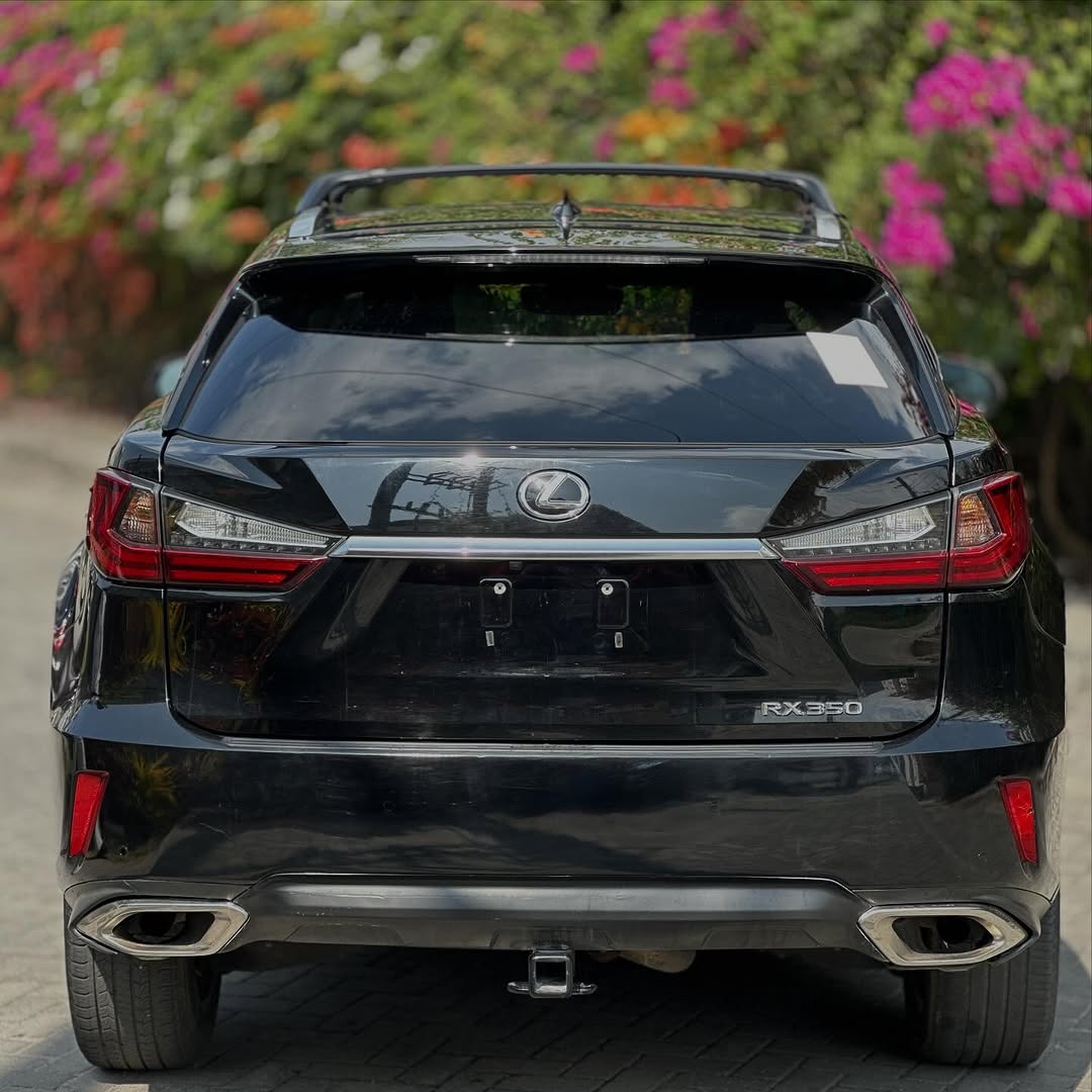 Luxury AWD RX350: Panoramic Sunroof & V6 Power