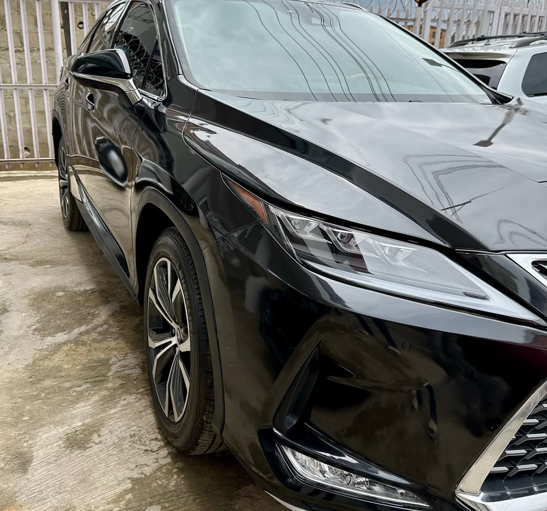 Luxury SUV: 295 HP V6 & Premium Tech