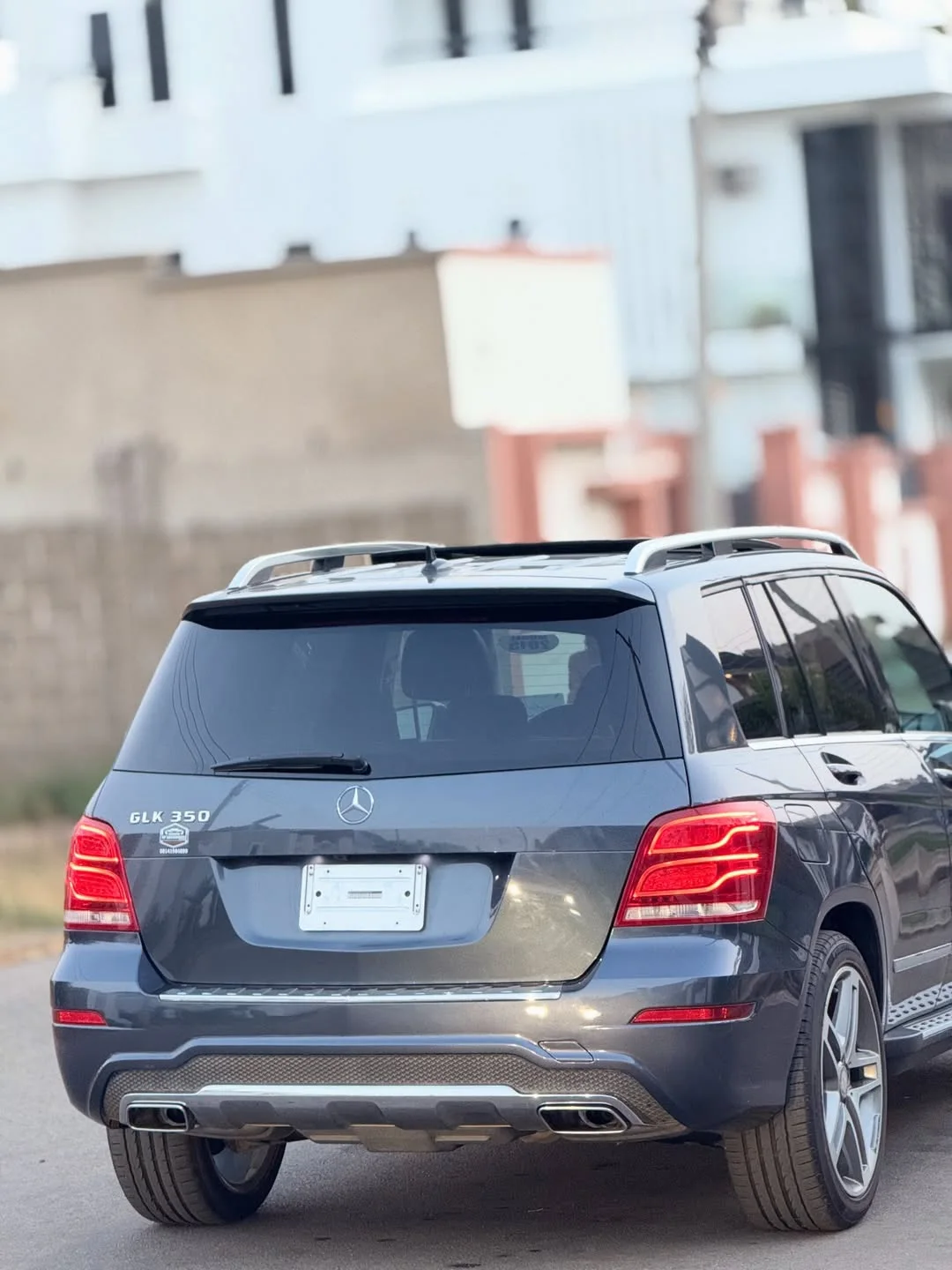 Luxury GLK350: Panoramic Roof & Keyless Entry