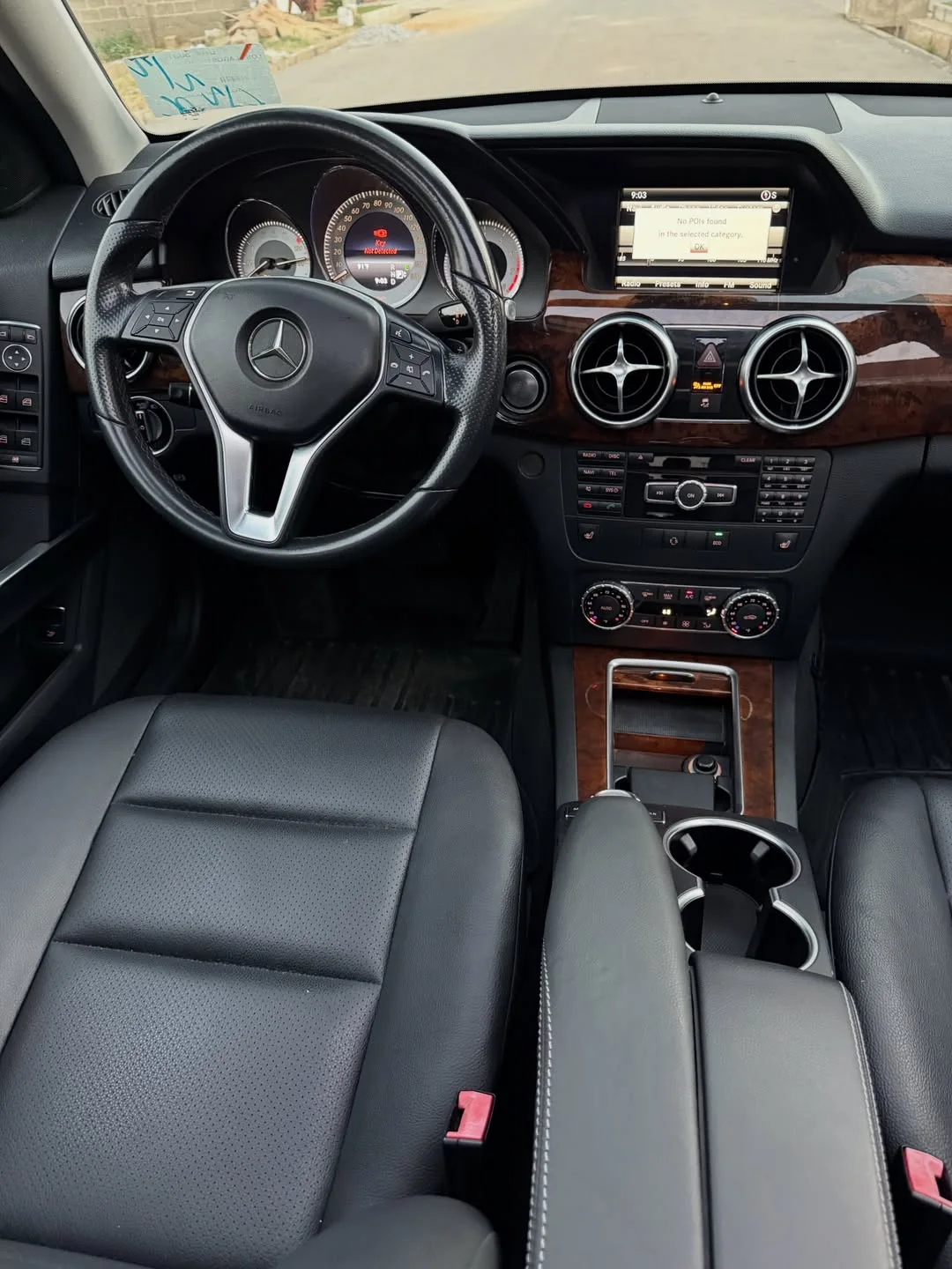 Luxury GLK350: Panoramic Roof & Keyless Entry