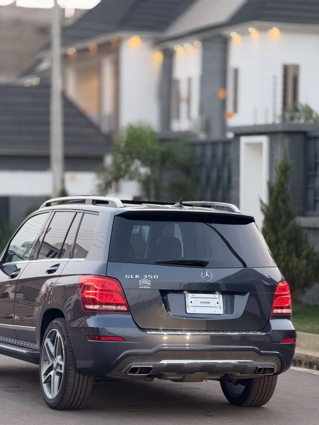 Luxury GLK350: Panoramic Roof & Keyless Entry
