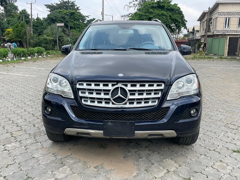 Luxury SUV: 2011 Mercedes ML