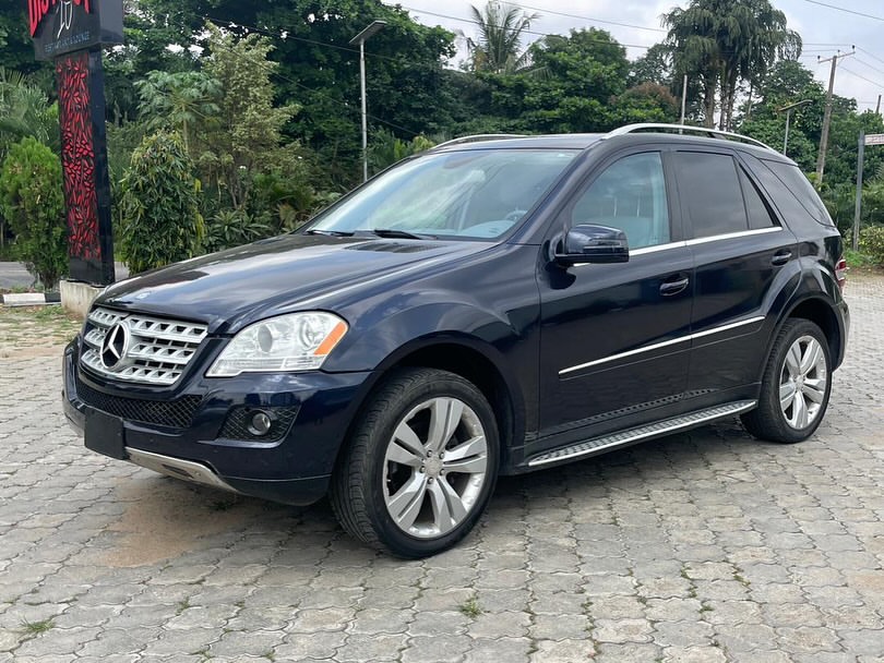 Luxury SUV: 2011 Mercedes ML