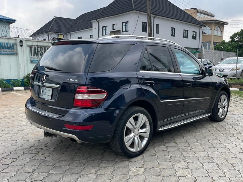 Luxury SUV: 2011 Mercedes ML