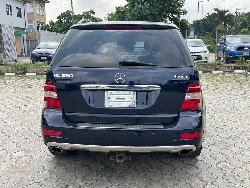 Luxury SUV: 2011 Mercedes ML