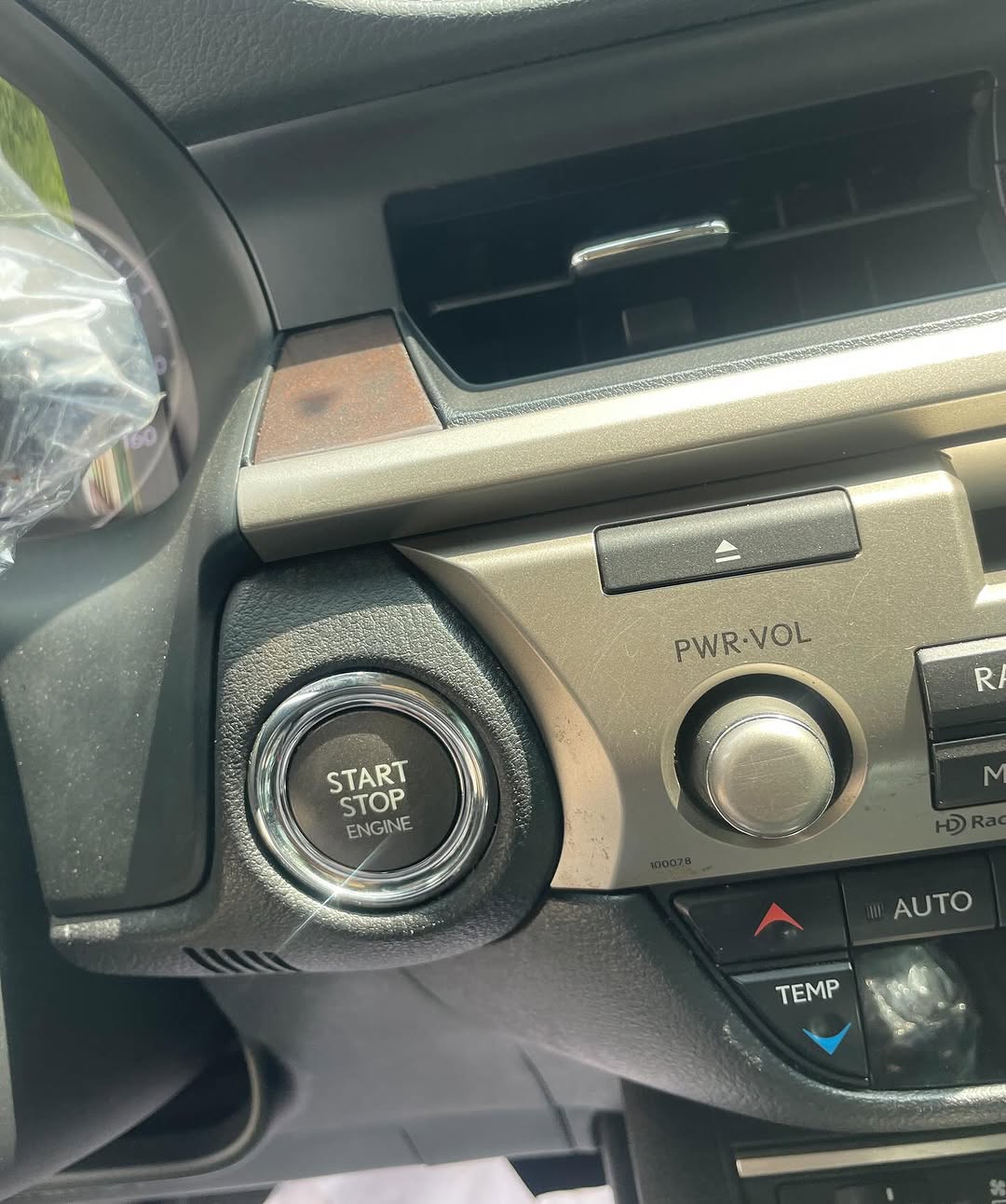 Luxury Lexus ES350: Sunroof & Safety Tech