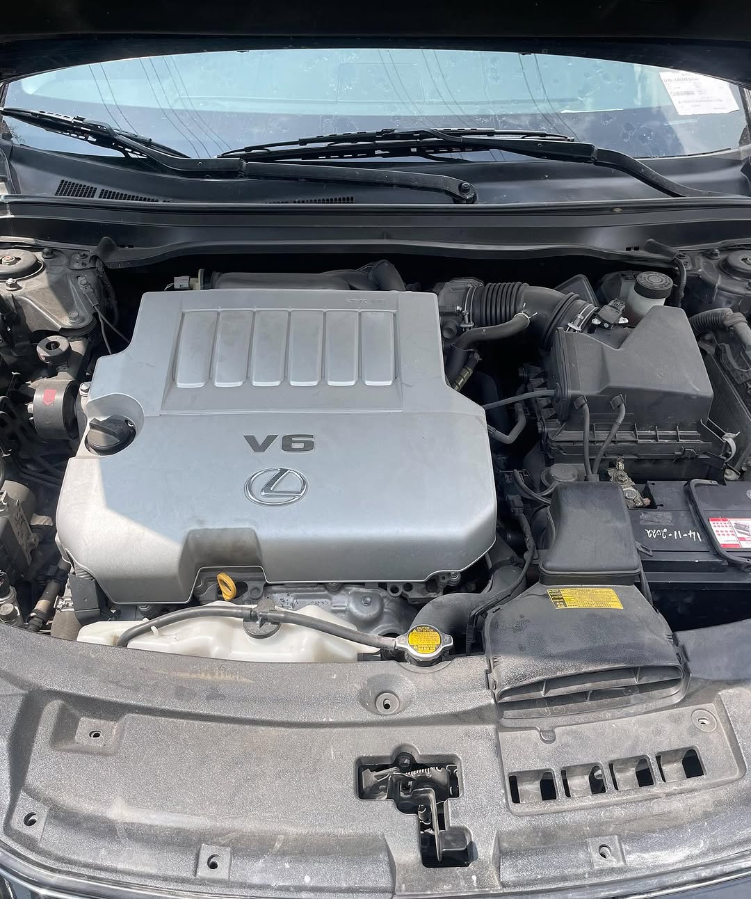 Luxury Lexus ES350: Sunroof & Safety Tech