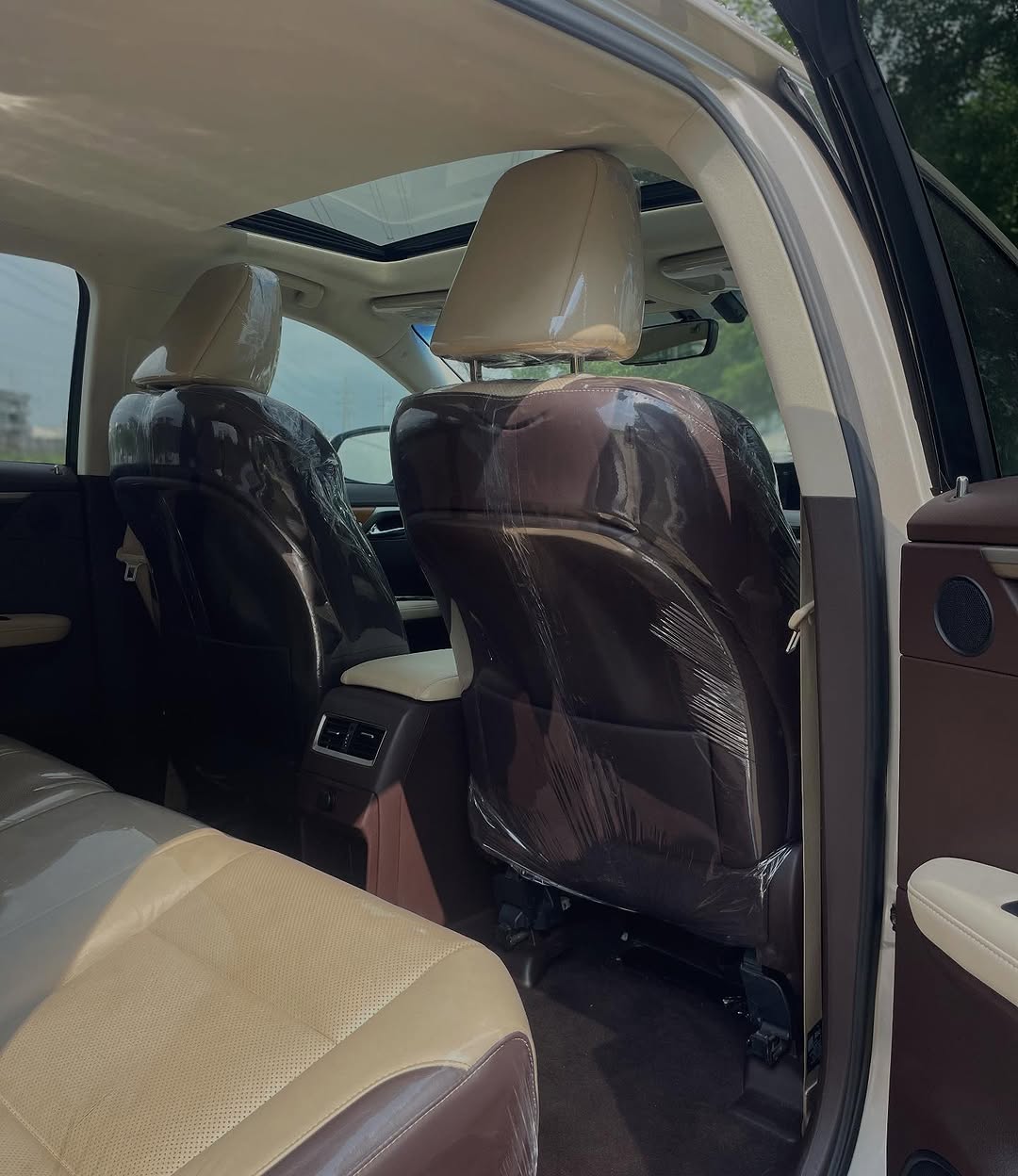 Luxury Lexus RX350: Sunroof & Safety Tech