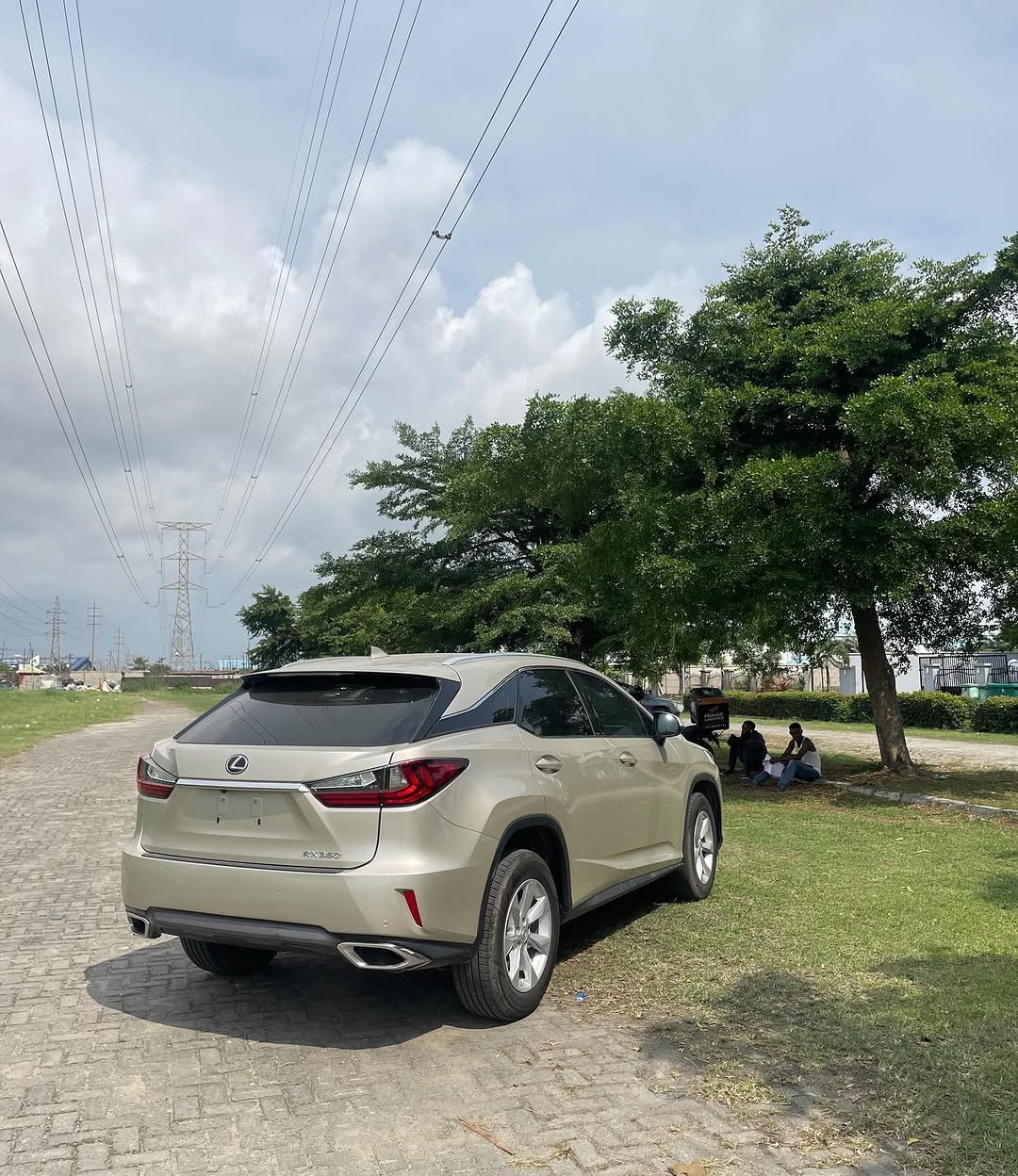 Luxury Lexus RX350: Sunroof & Safety Tech