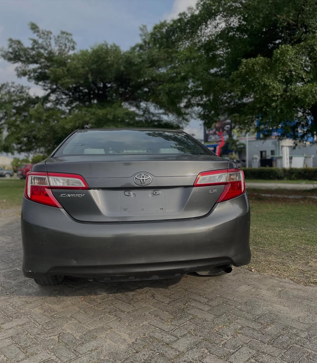 2012 Toyota Camry LE: Reliable Luxury, Just 10.5M