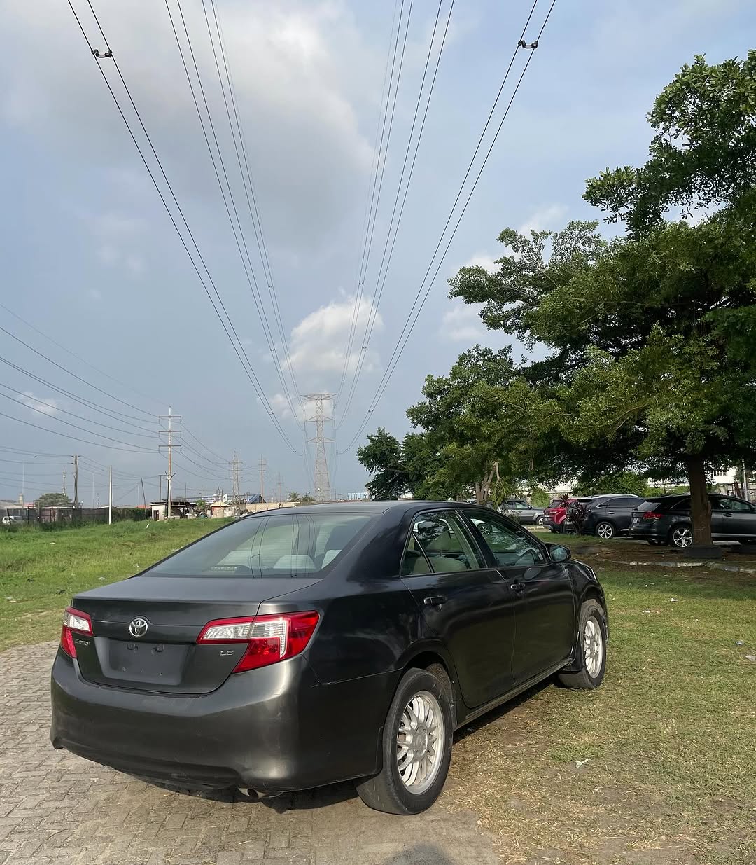 2012 Toyota Camry LE: Reliable Luxury, Just 10.5M