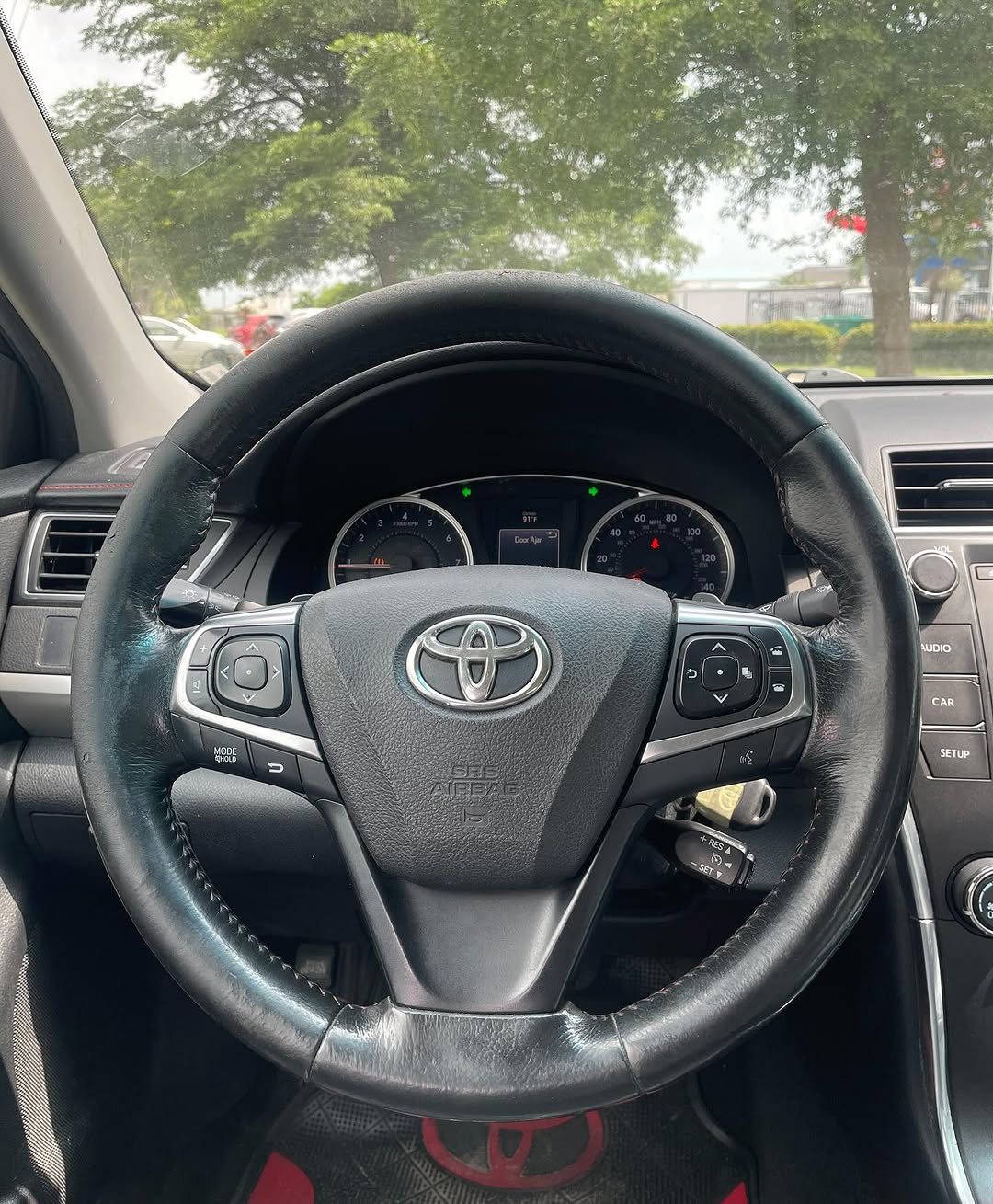 2015 Camry SE: Reverse Camera & Luxury Drive