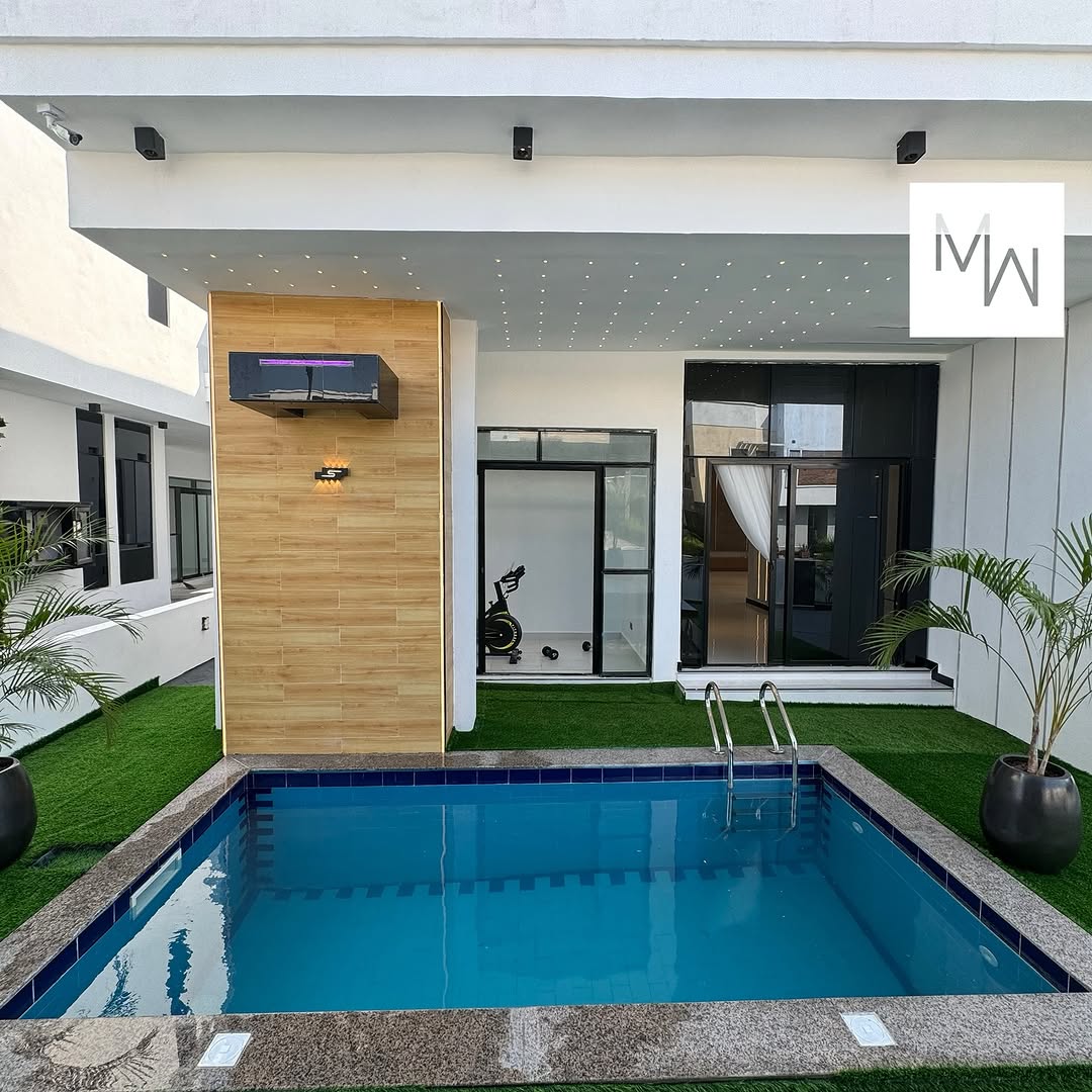 Luxury 5BR with Cinema, Gym & Pool