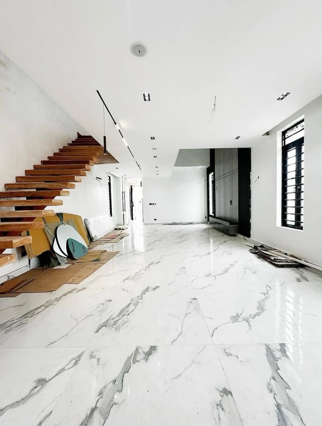 Luxury 5-Bed Duplex with Pool & Rooftop Cinema