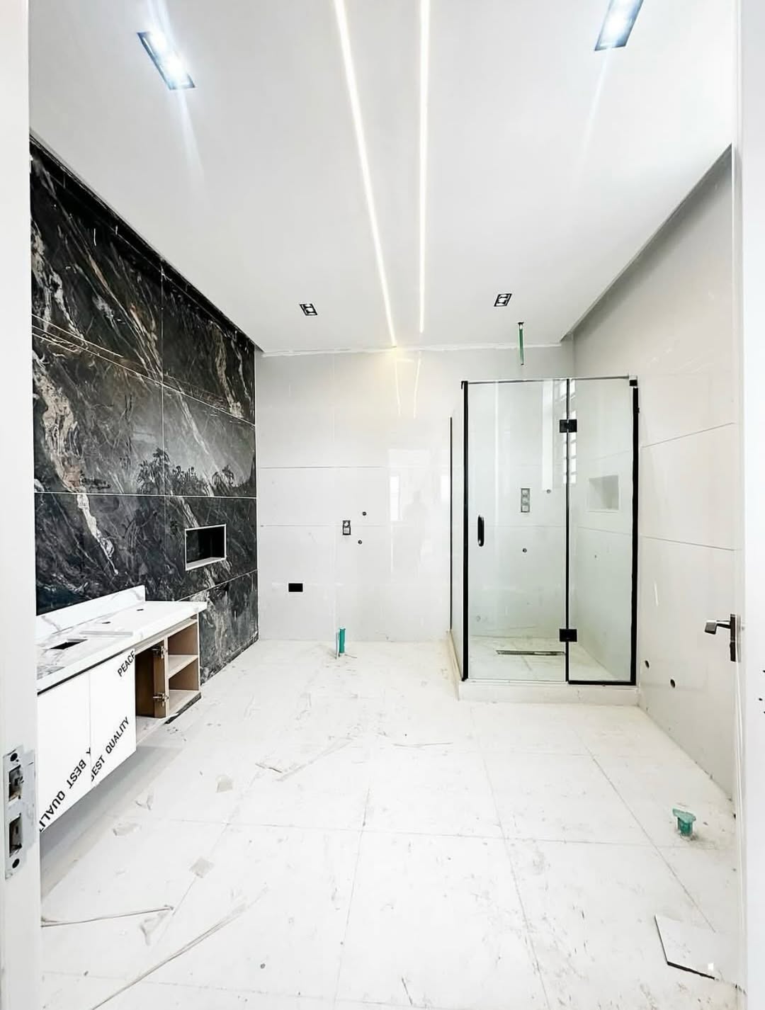 Luxury 5-Bed Duplex with Pool & Rooftop Cinema