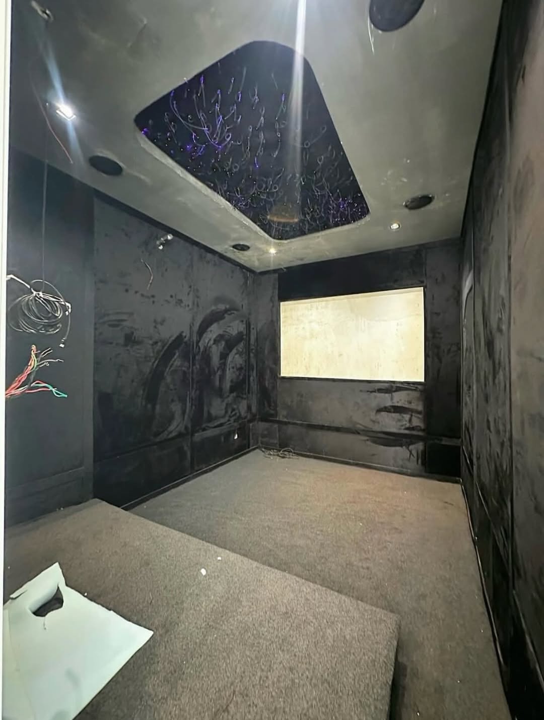 Luxury 5-Bed Duplex with Pool & Rooftop Cinema