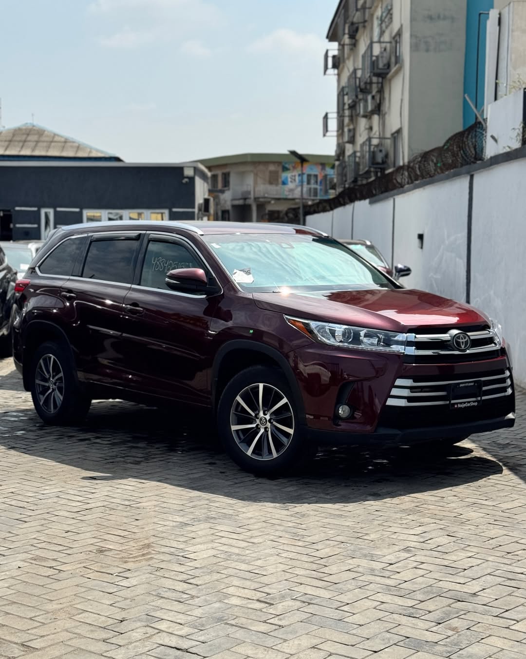 2017 Toyota Highlander XLE AWD: Luxury & Safety, Duty Paid
