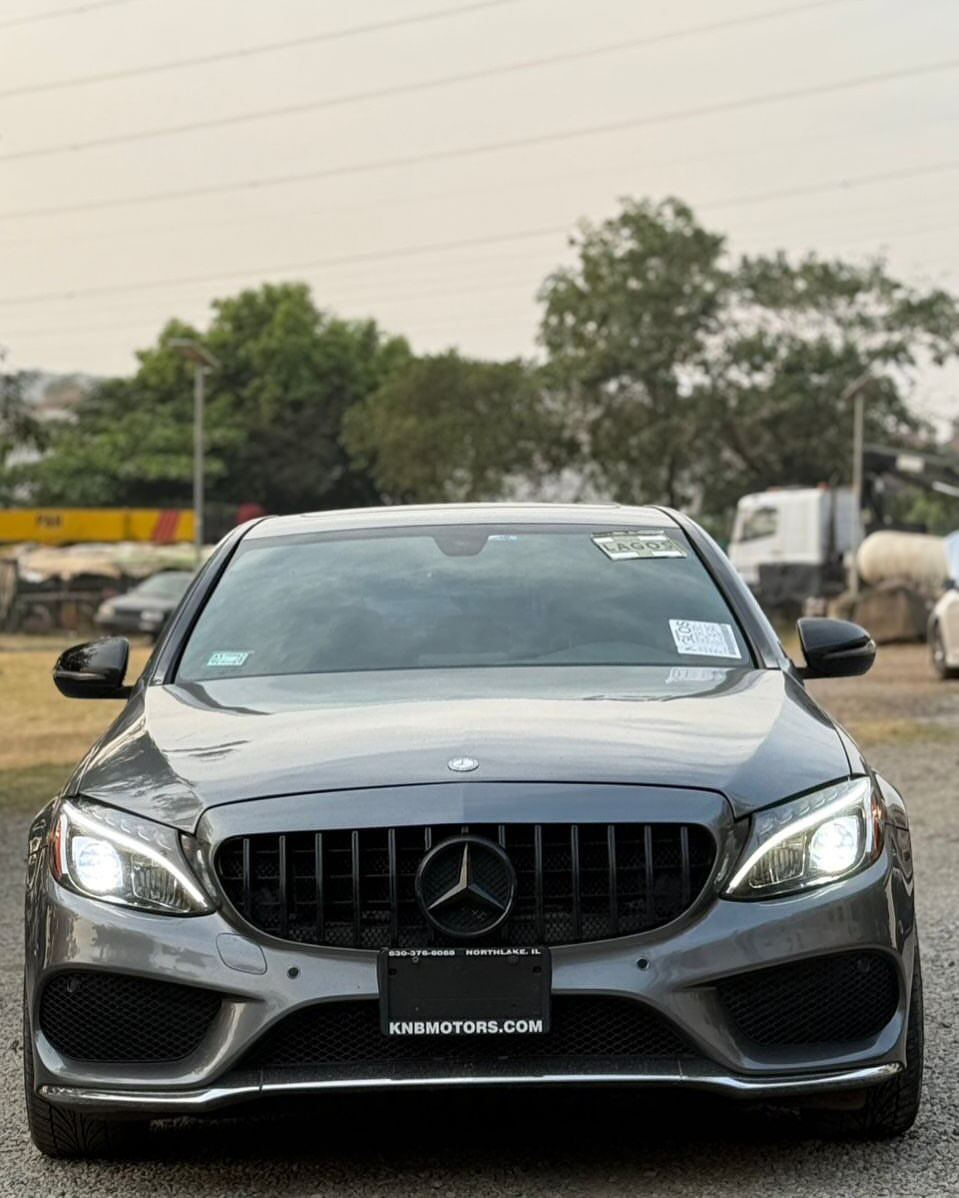 2018 Mercedes-AMG C43: Red Interior, Keyless, Sunroof
