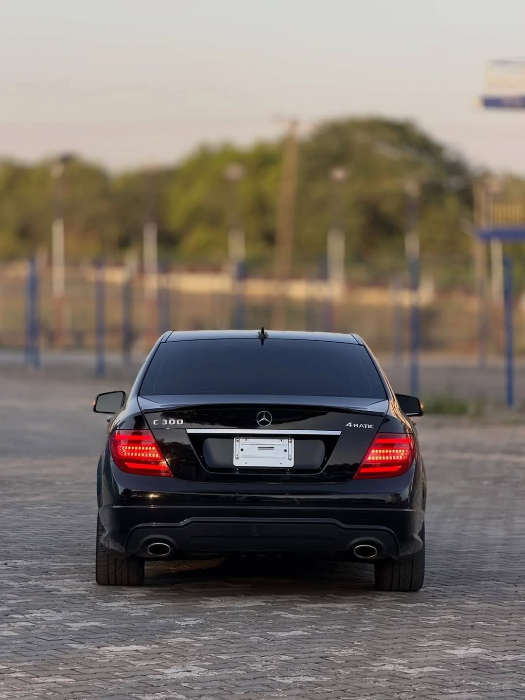 Luxury AWD Mercedes C300: Power & Prestige