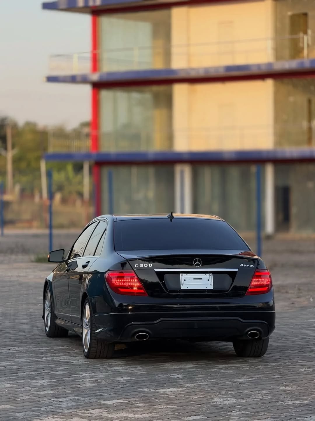Luxury AWD Mercedes C300: Power & Prestige