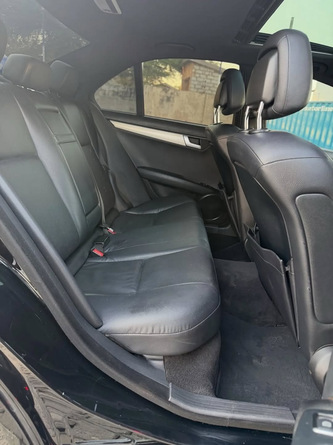 Luxury AWD Mercedes C300: Power & Prestige