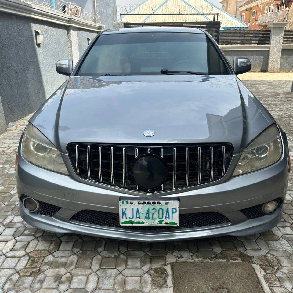 Mint 2010 Mercedes C300: Keyless, Panoramic Roof, Accident-Free