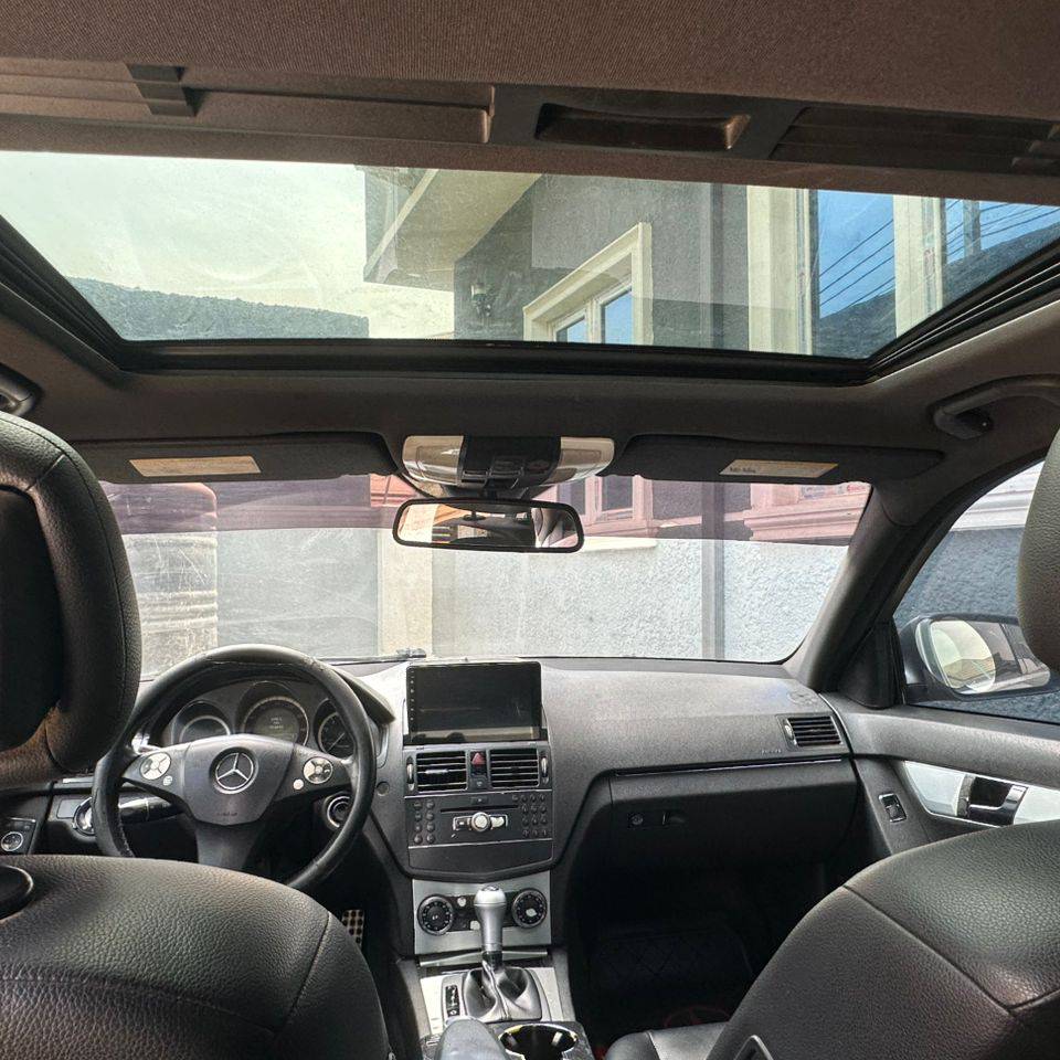 Mint 2010 Mercedes C300: Keyless, Panoramic Roof, Accident-Free